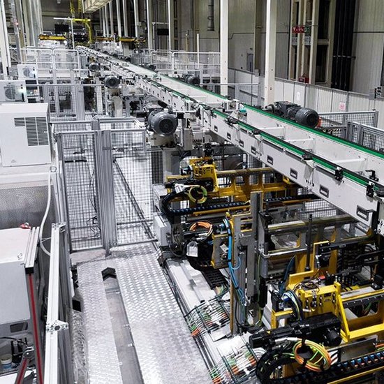 Die EBZ Gruppe bietet prozessichere Aggregatmontageanlagen, die an die jeweiligen Kundenanforderungen angepasst werden.